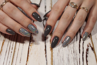 almond nails
